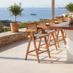 Σκαμπό bar Winslow ξύλο rubberwood ανοικτό καρυδί-pvc rattan φυσικό-ύφασμα γκρι (Σετ 2 τεμαχίων) - Image 2